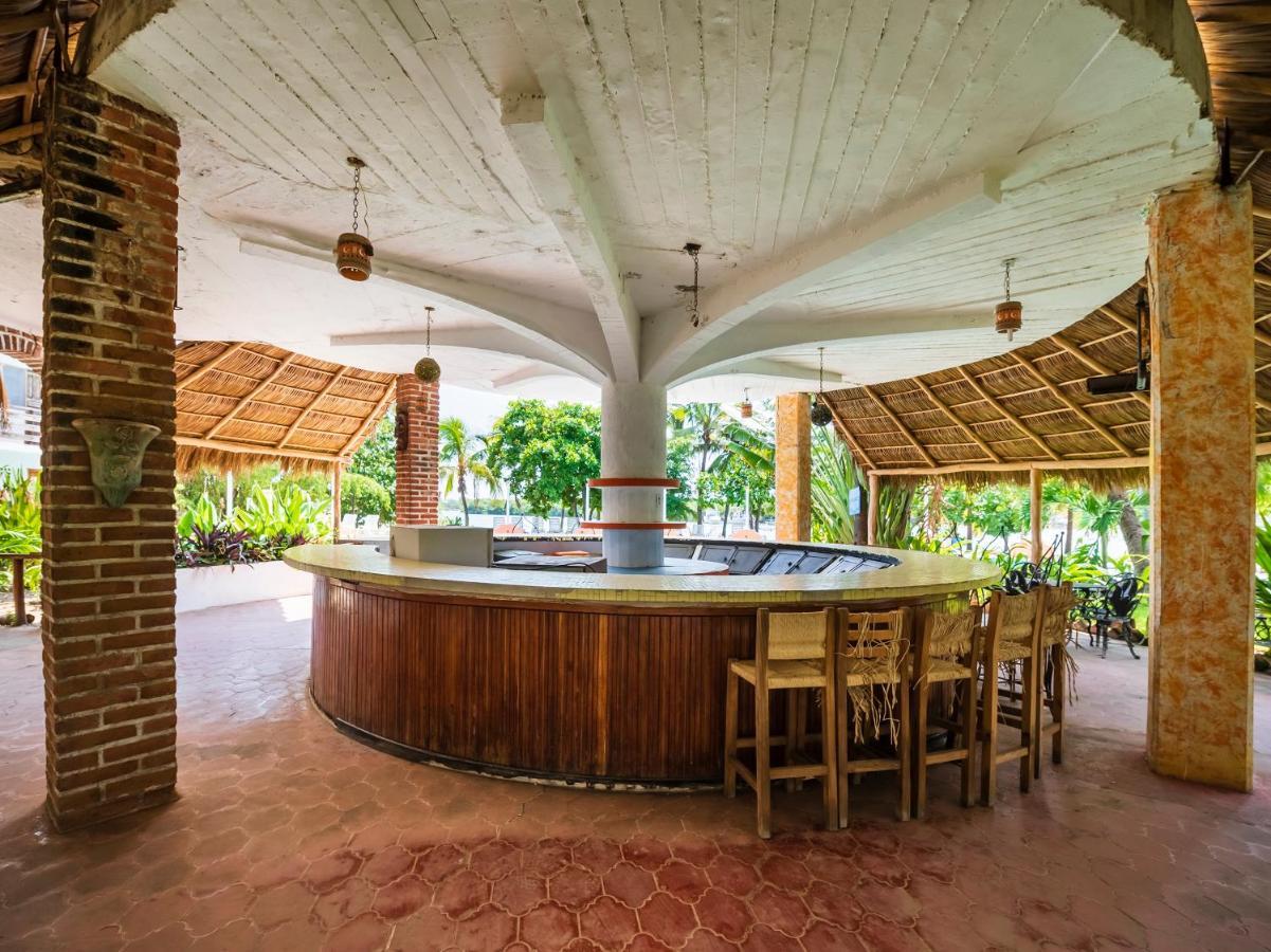 Oyo Hotel Sands Barra de Navidad Eksteriør billede