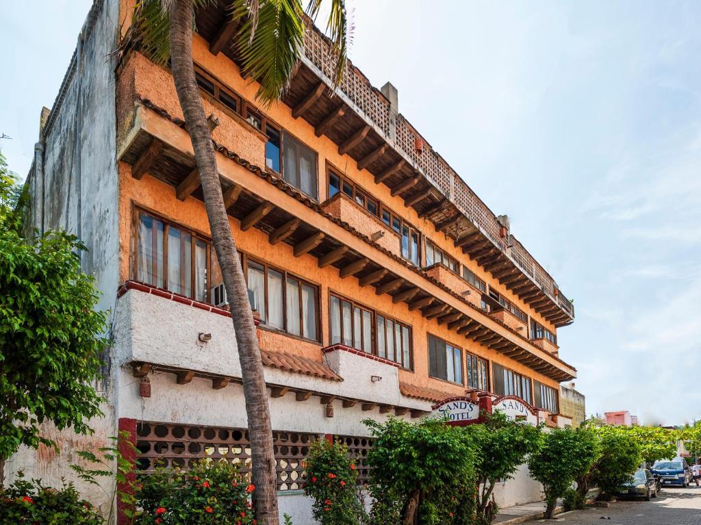 Oyo Hotel Sands Barra de Navidad Eksteriør billede