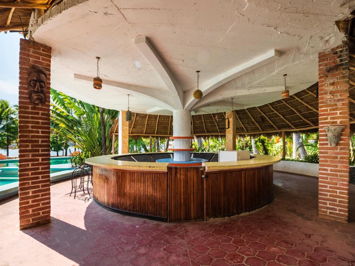 Oyo Hotel Sands Barra de Navidad Eksteriør billede
