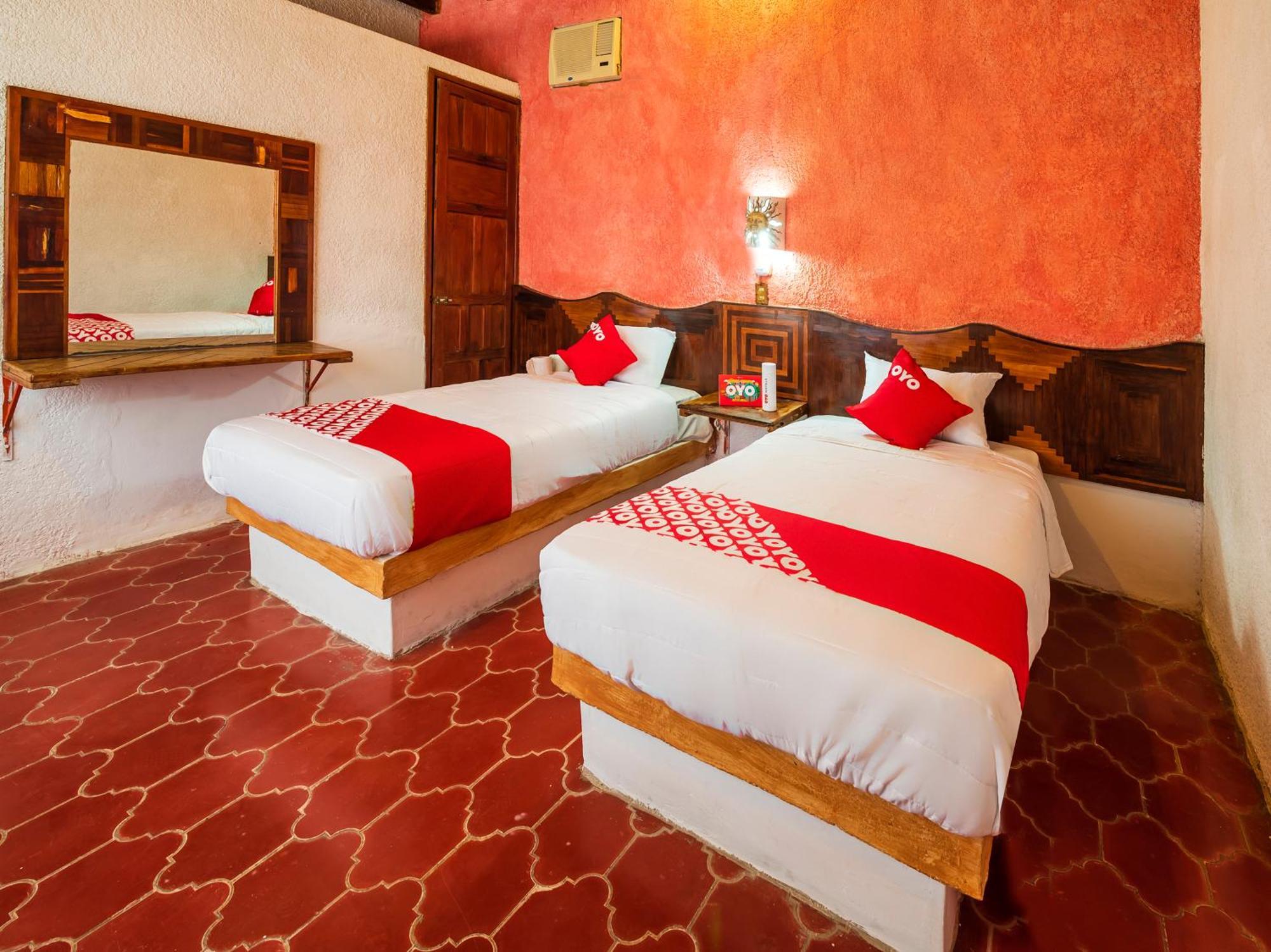 Oyo Hotel Sands Barra de Navidad Eksteriør billede