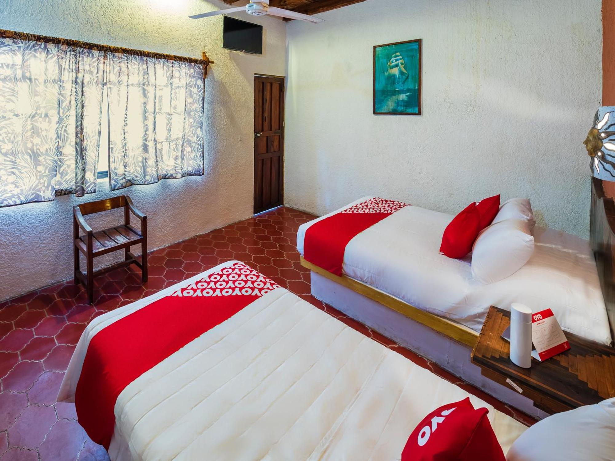 Oyo Hotel Sands Barra de Navidad Eksteriør billede