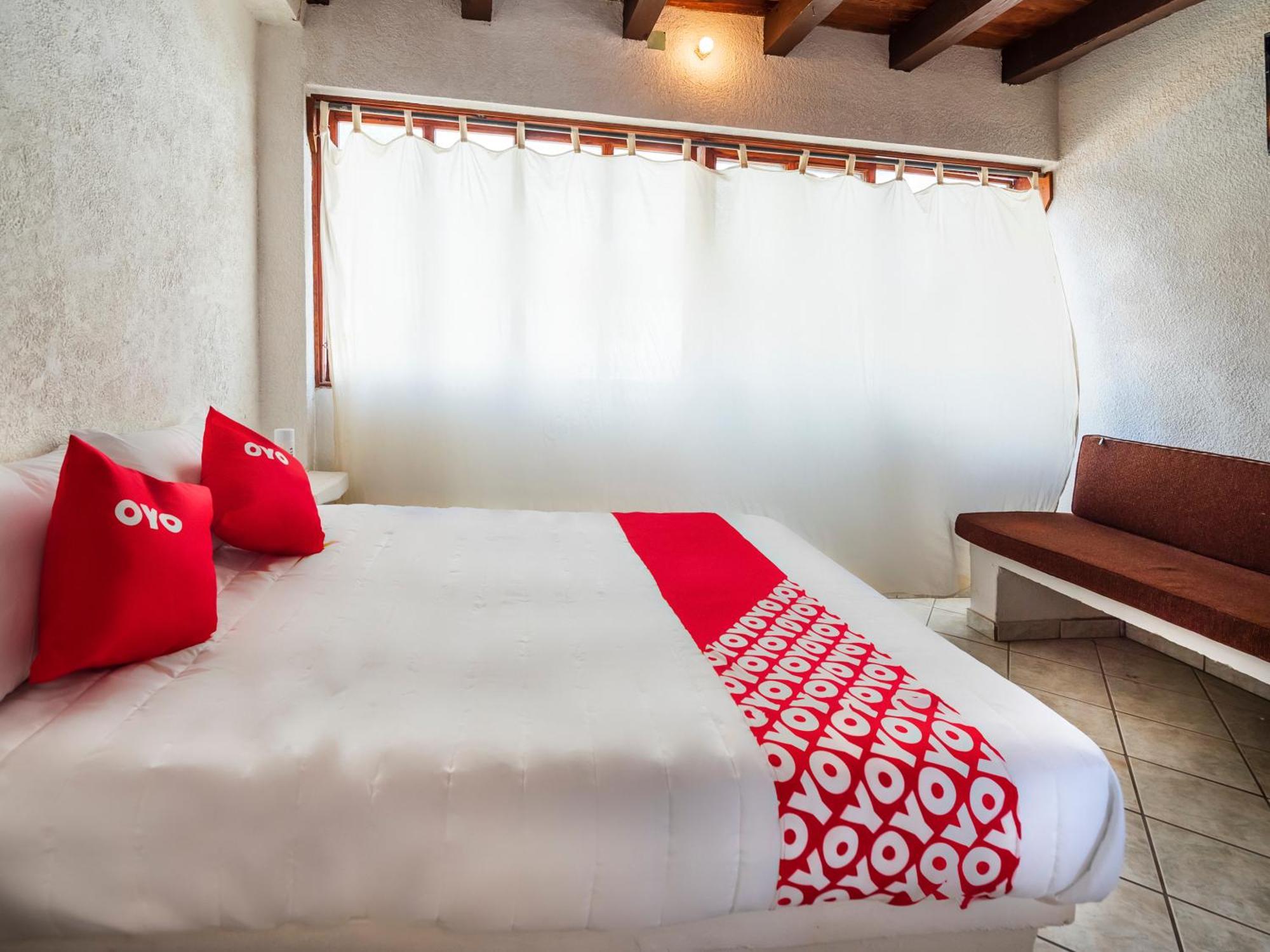 Oyo Hotel Sands Barra de Navidad Eksteriør billede