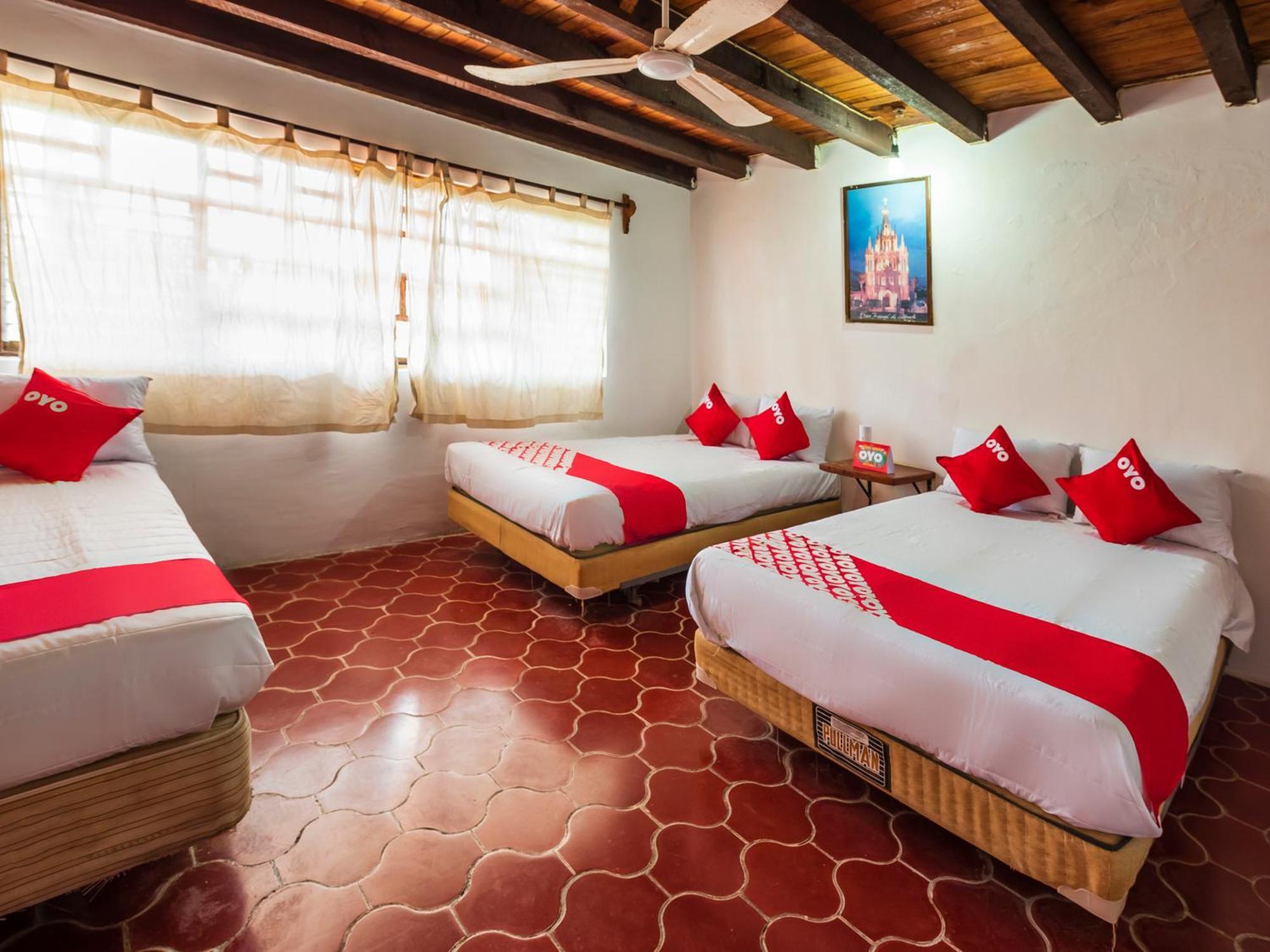 Oyo Hotel Sands Barra de Navidad Eksteriør billede
