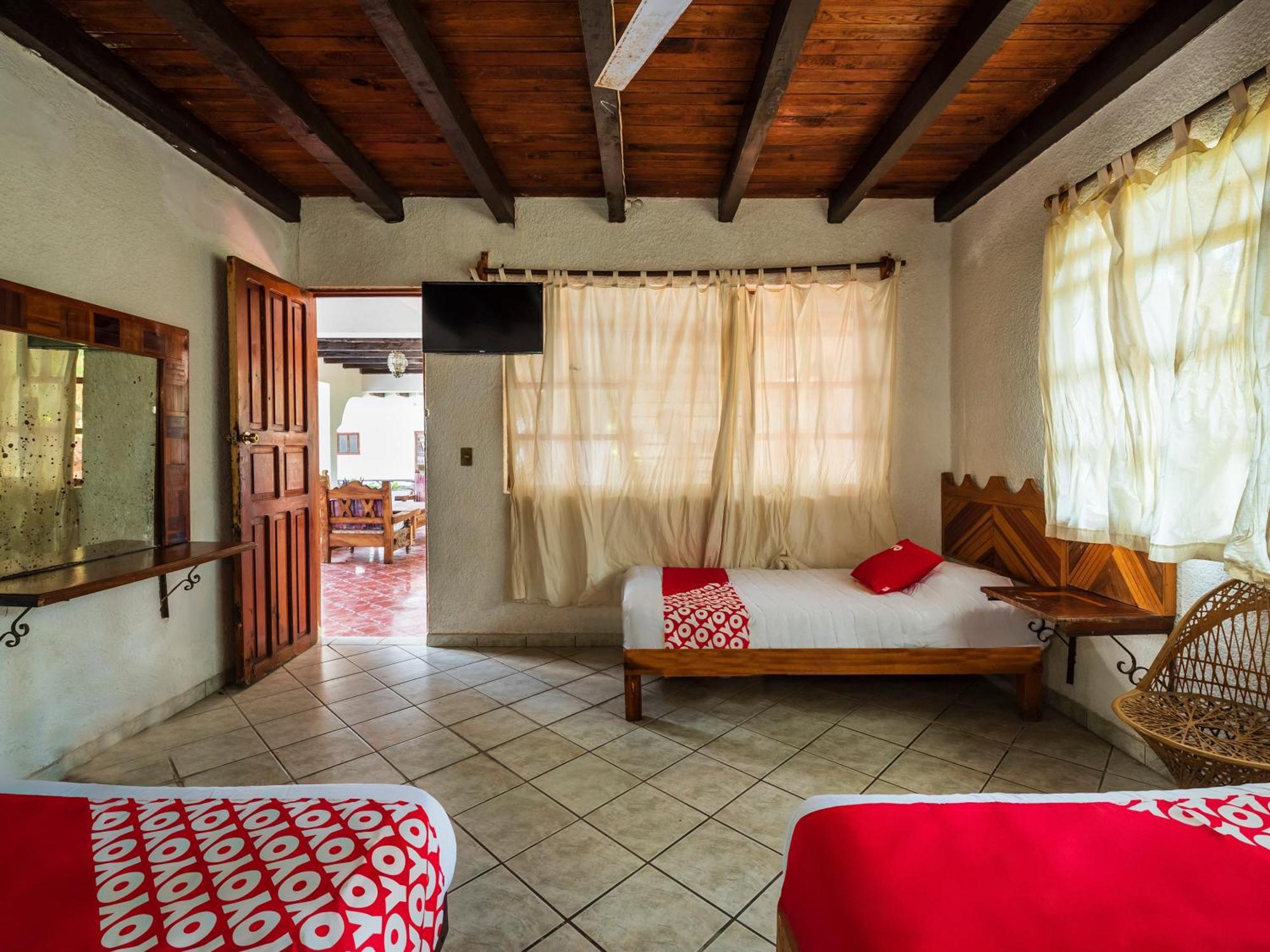 Oyo Hotel Sands Barra de Navidad Eksteriør billede