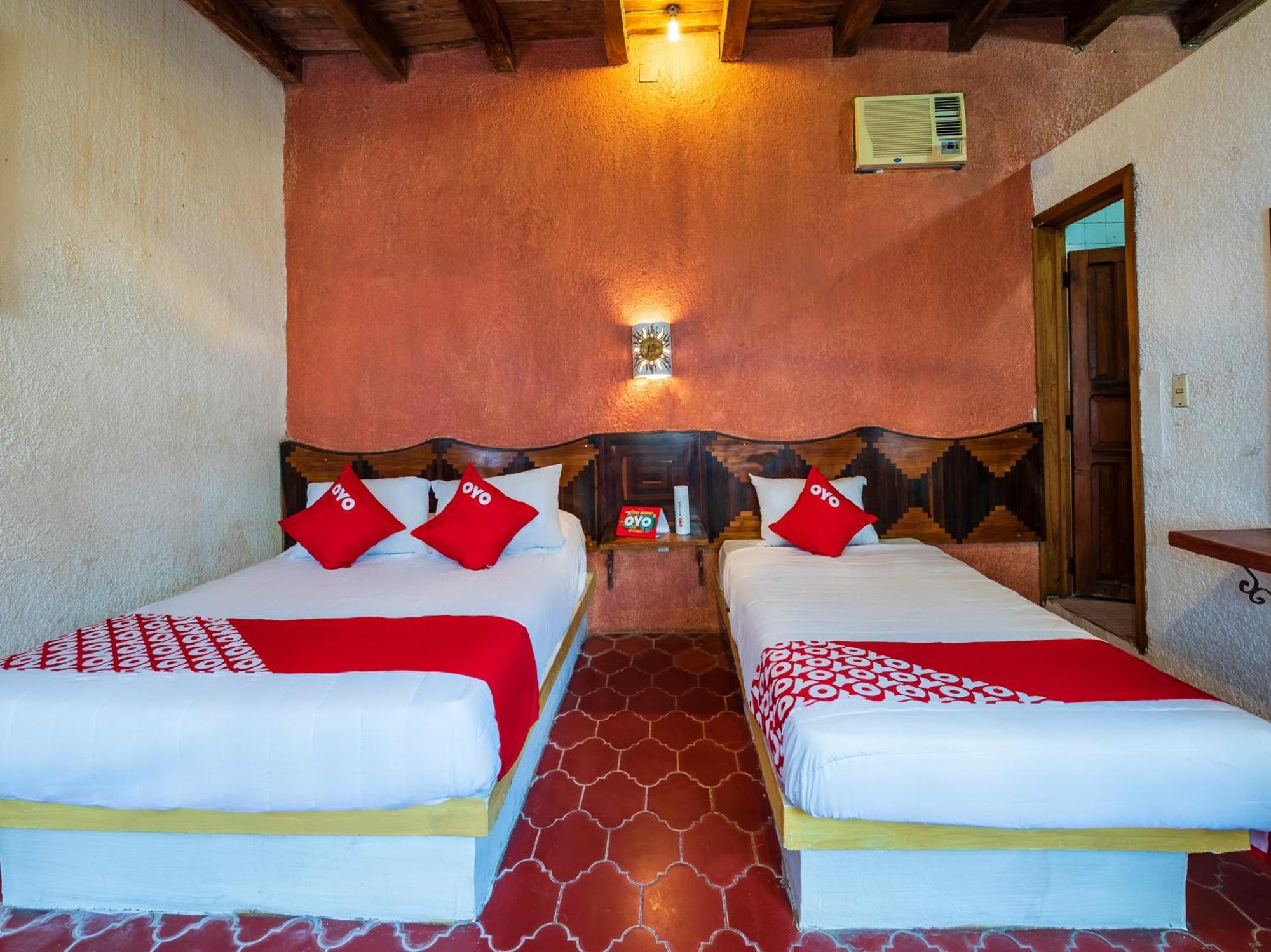 Oyo Hotel Sands Barra de Navidad Eksteriør billede