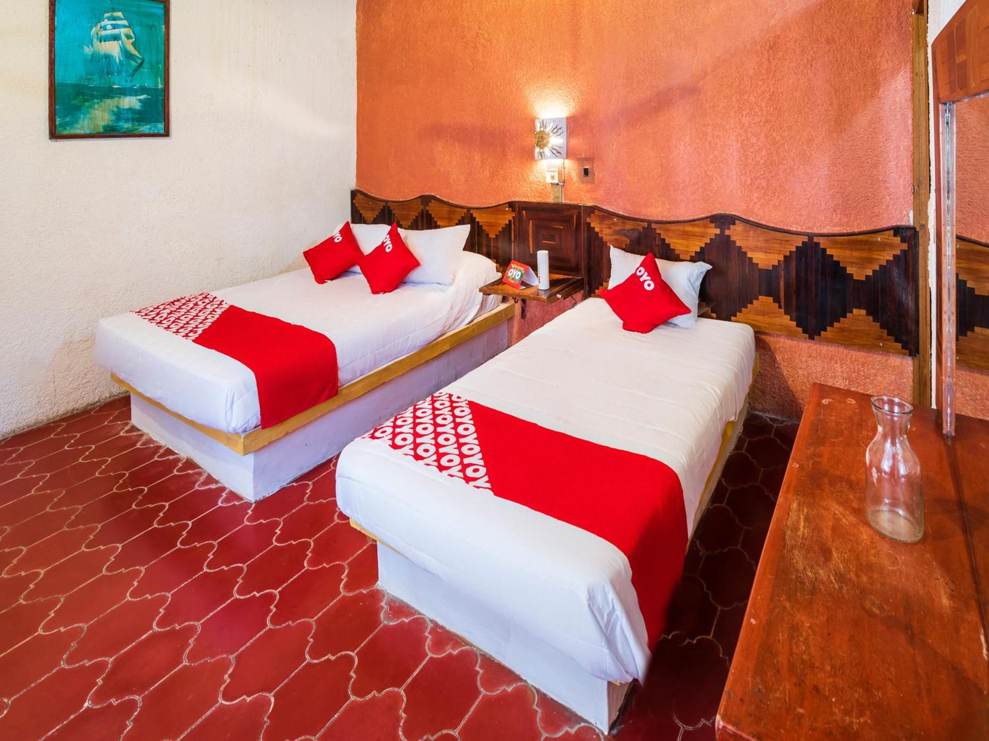 Oyo Hotel Sands Barra de Navidad Eksteriør billede