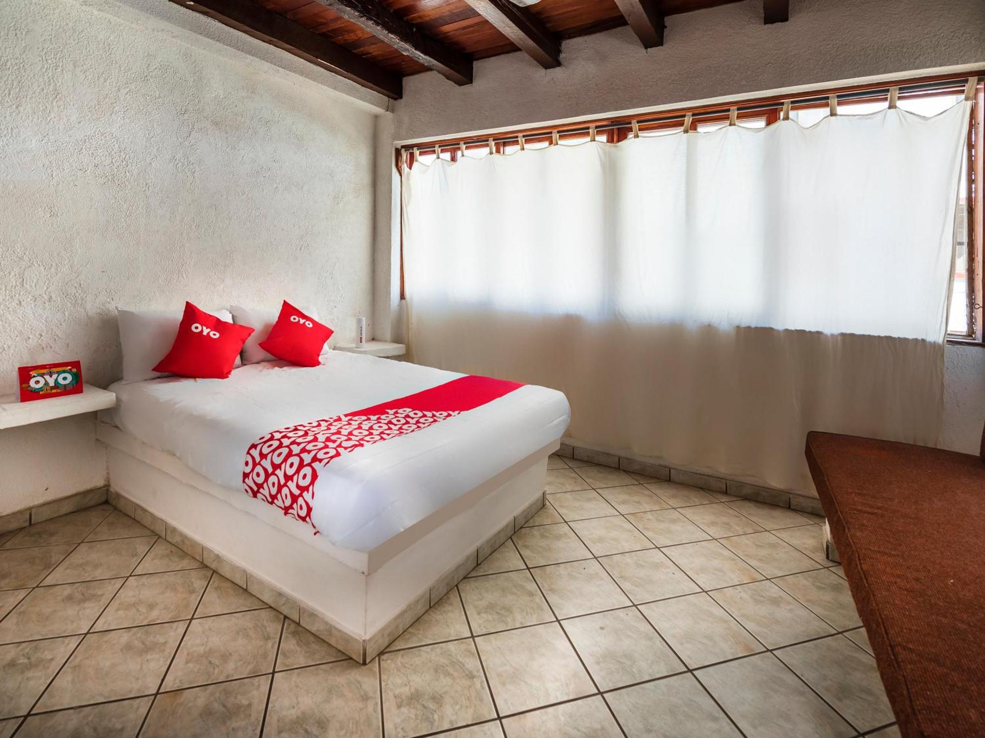 Oyo Hotel Sands Barra de Navidad Eksteriør billede