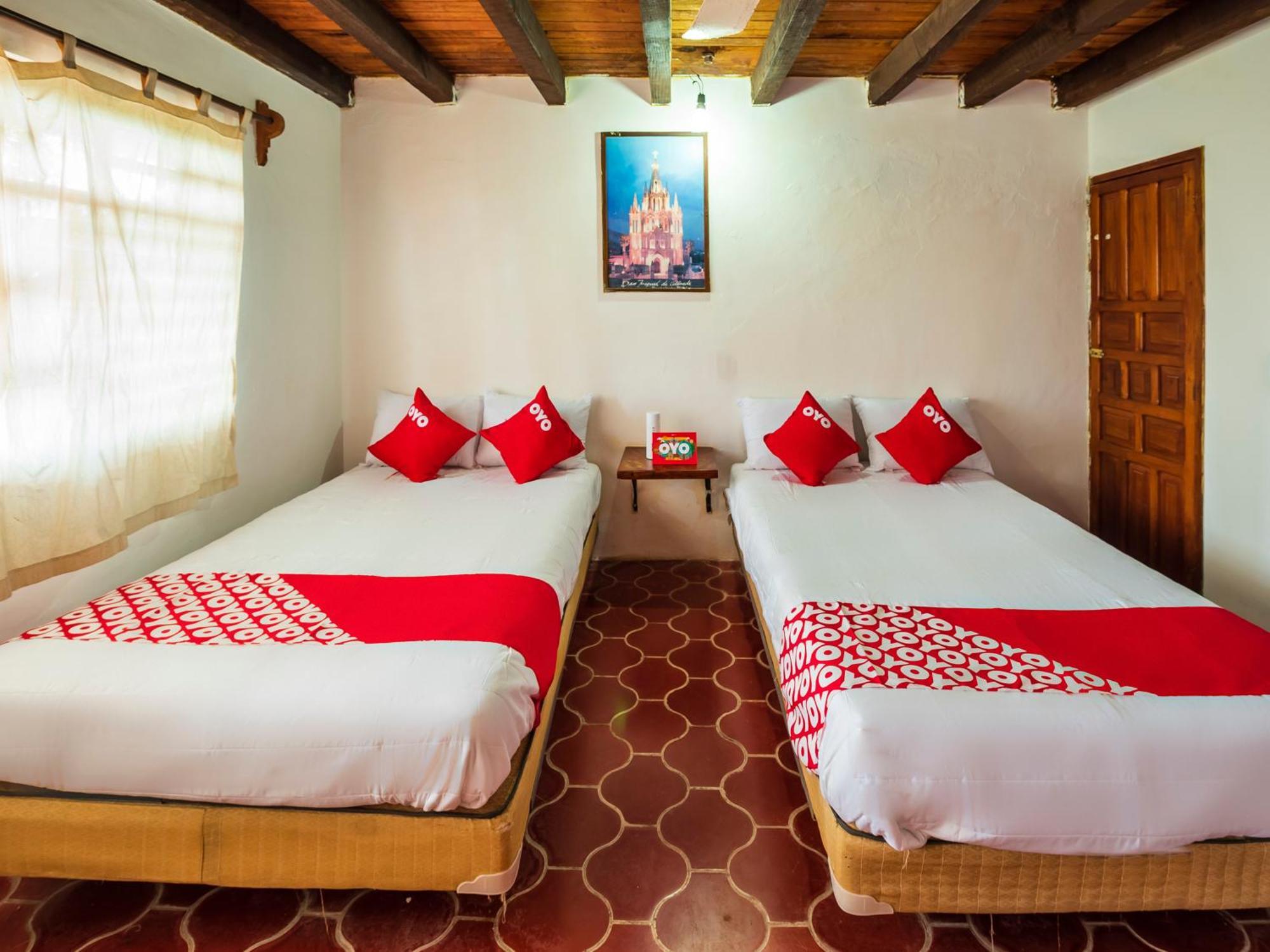 Oyo Hotel Sands Barra de Navidad Eksteriør billede