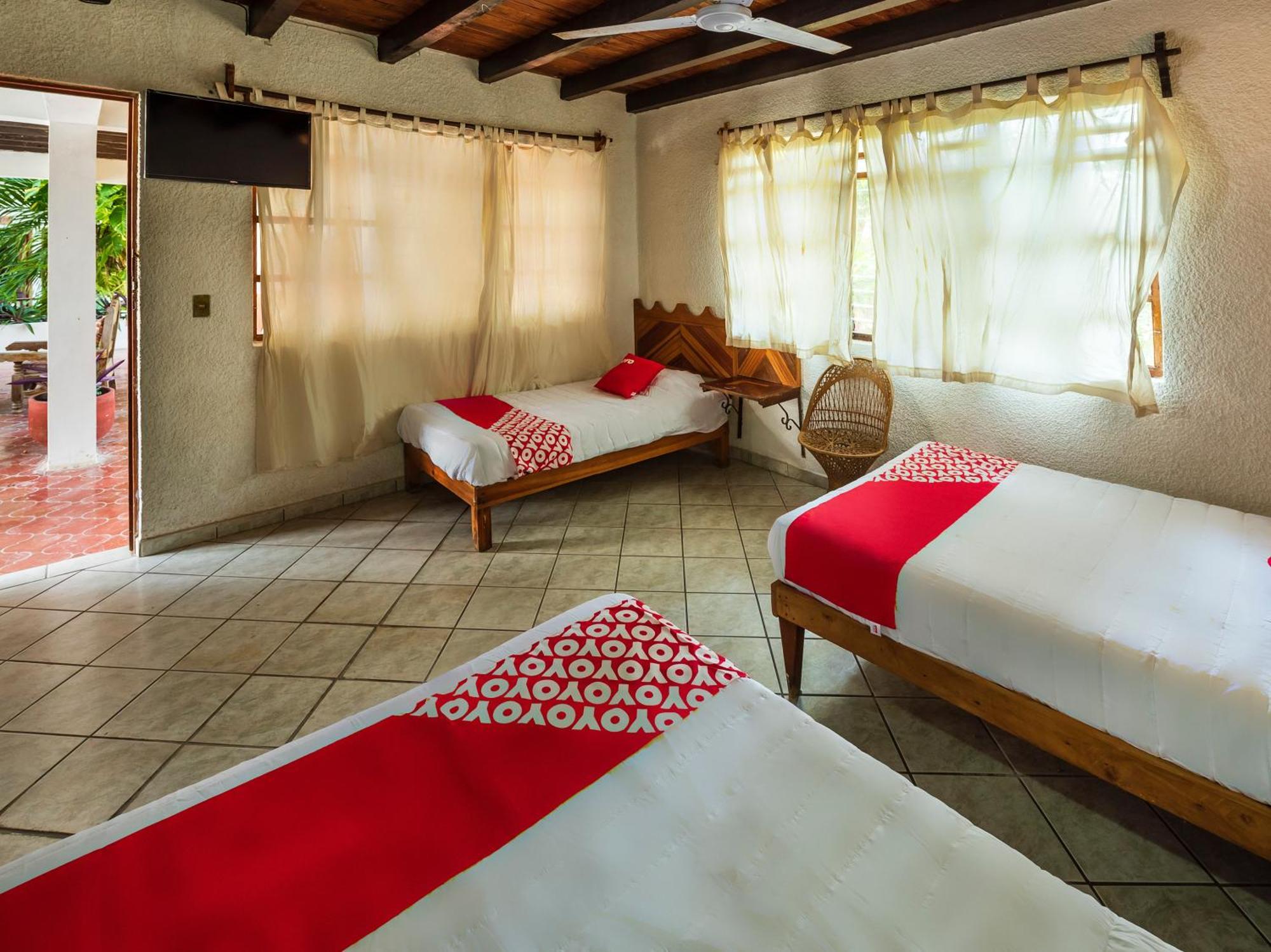 Oyo Hotel Sands Barra de Navidad Eksteriør billede
