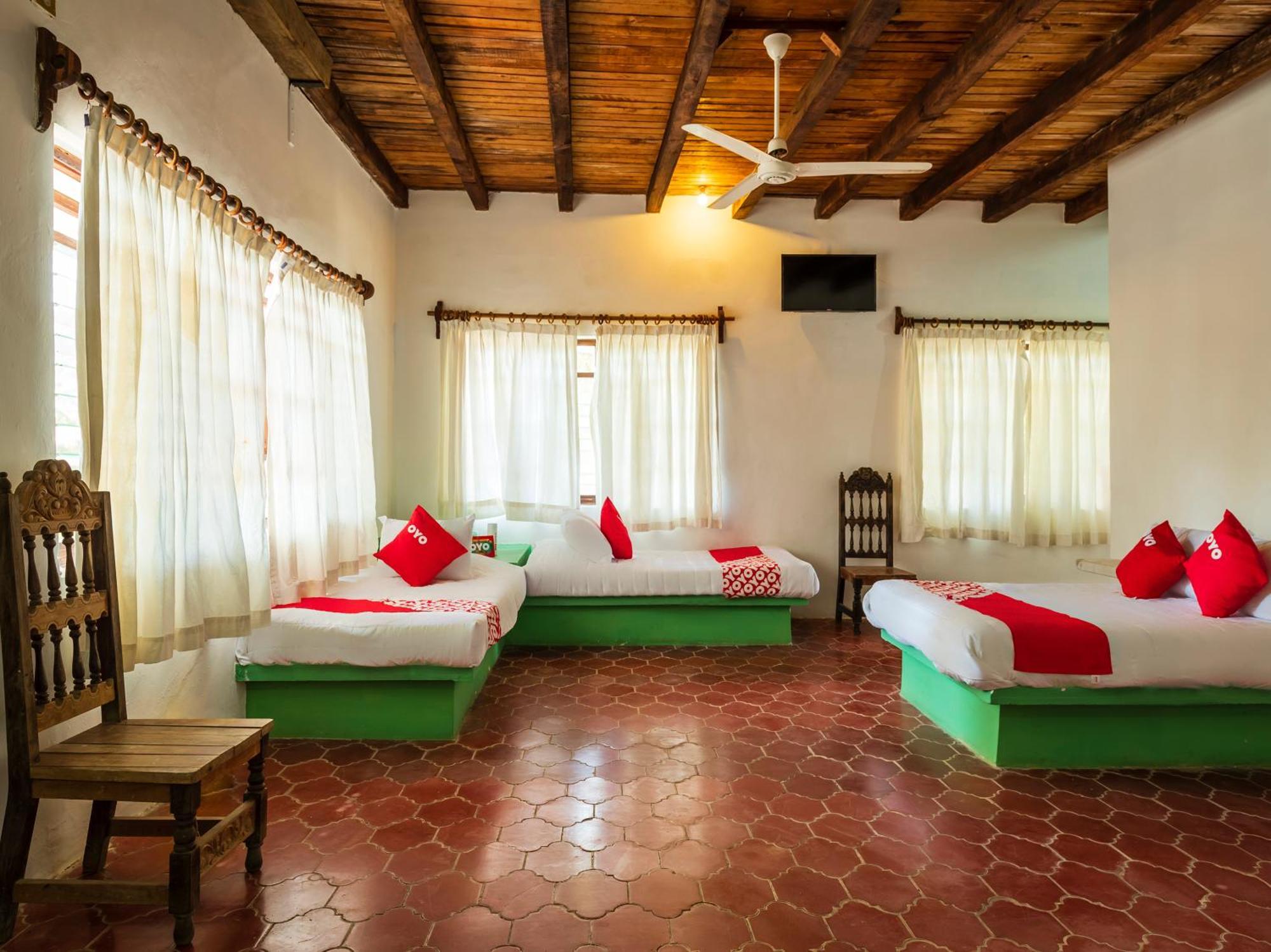 Oyo Hotel Sands Barra de Navidad Eksteriør billede