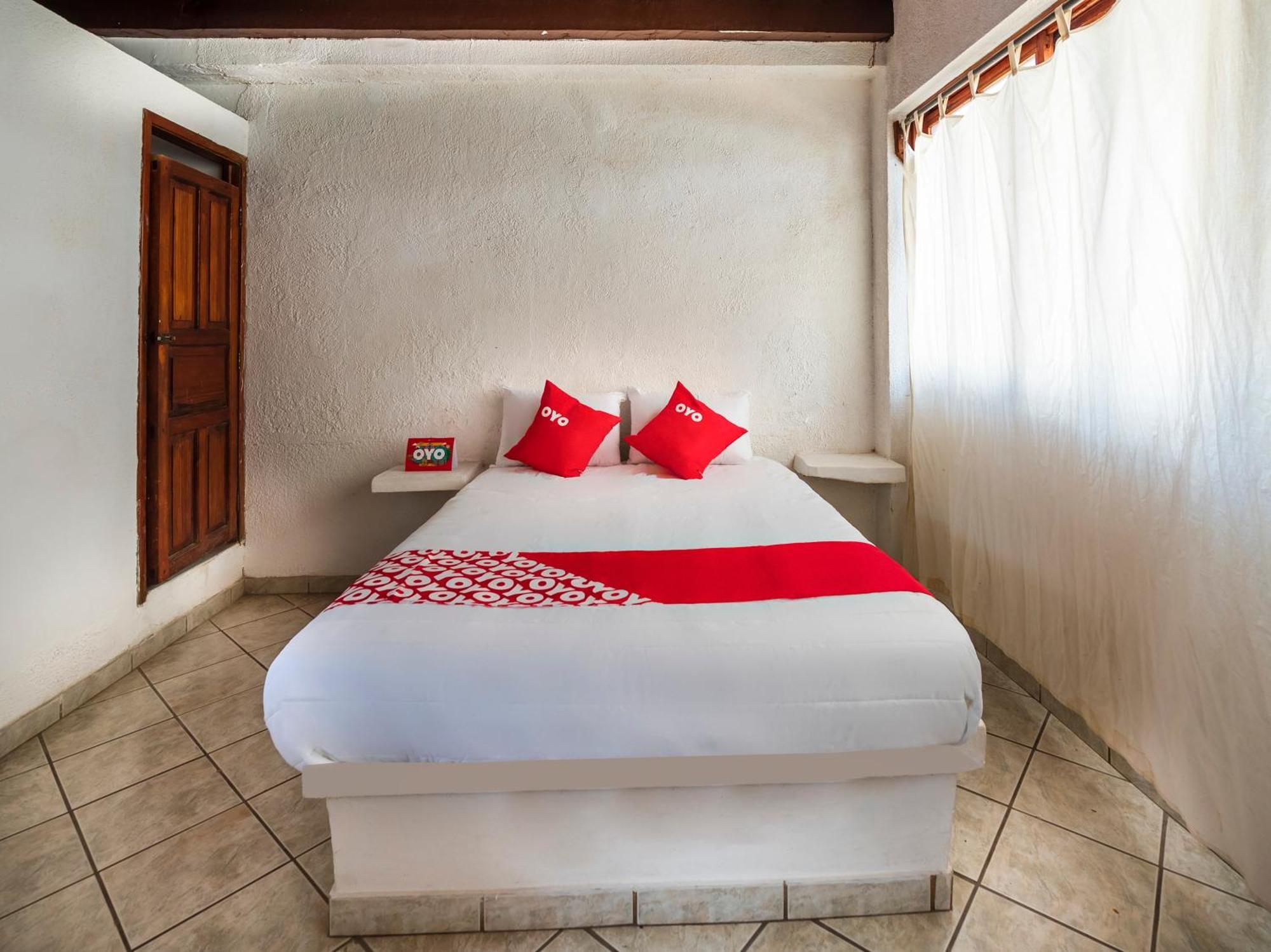 Oyo Hotel Sands Barra de Navidad Eksteriør billede