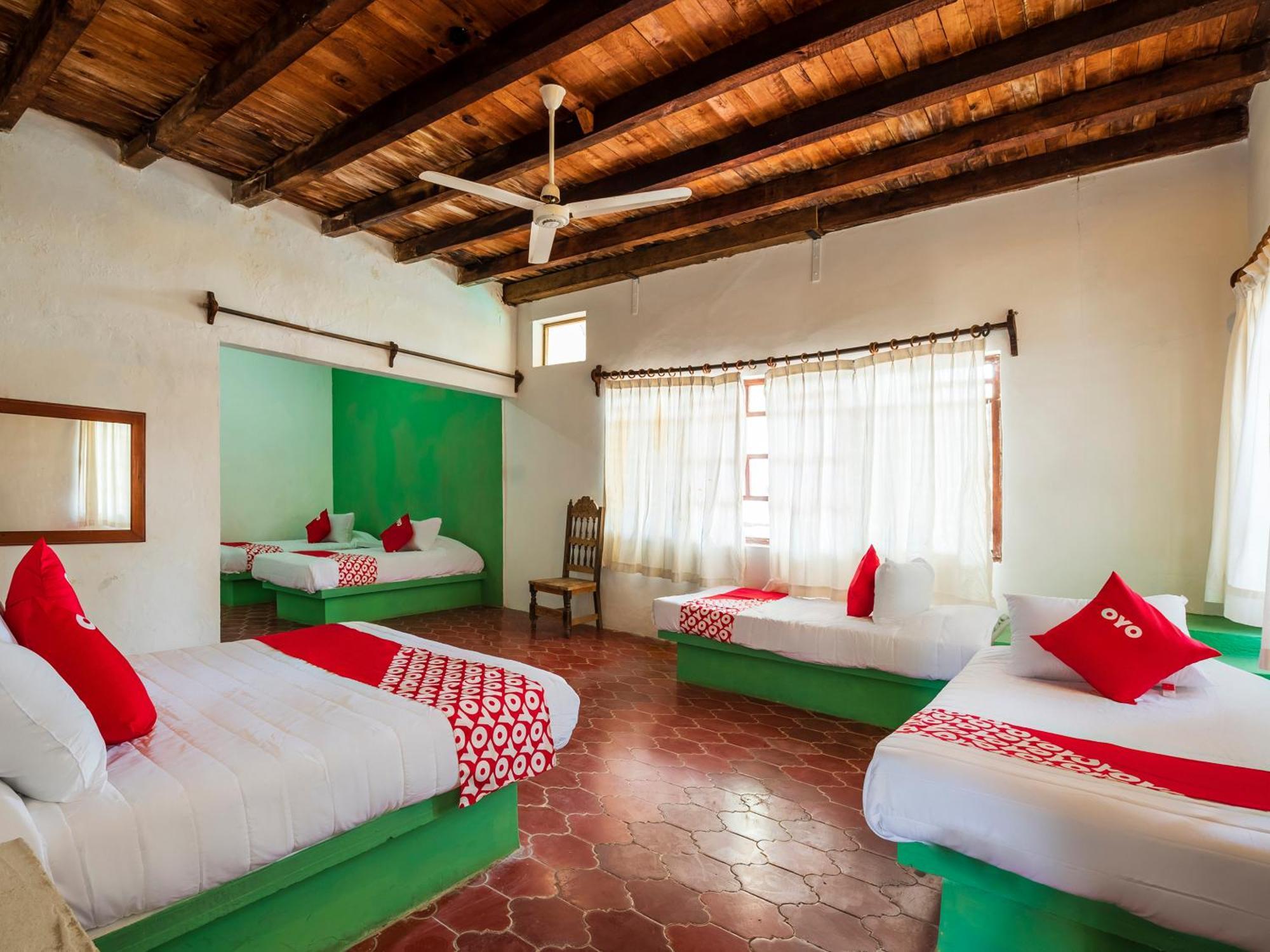 Oyo Hotel Sands Barra de Navidad Eksteriør billede